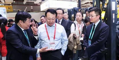 国产挖掘机配件供应商带你来看进口博览会工程机械展区-国产挖掘机配件